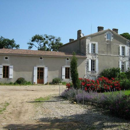 Bed and Breakfast Domaine les Galards à Le Garde Extérieur photo