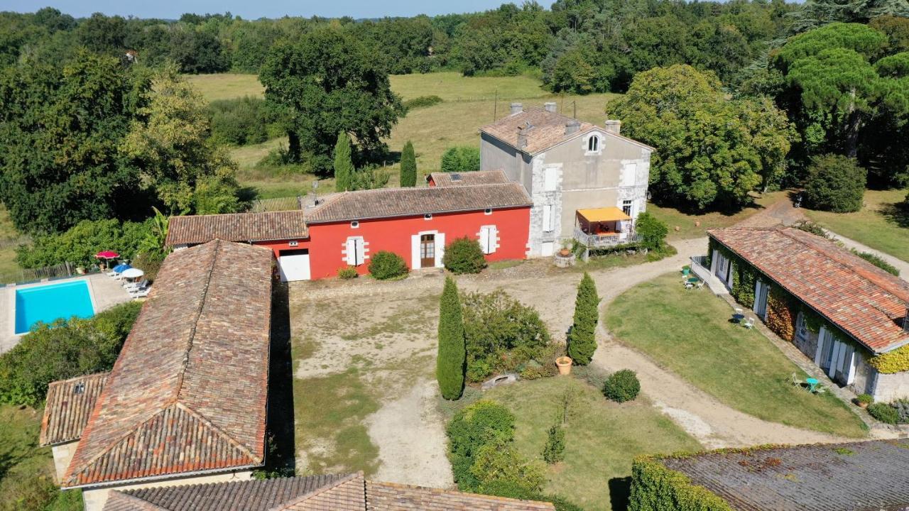 Bed and Breakfast Domaine les Galards à Le Garde Extérieur photo