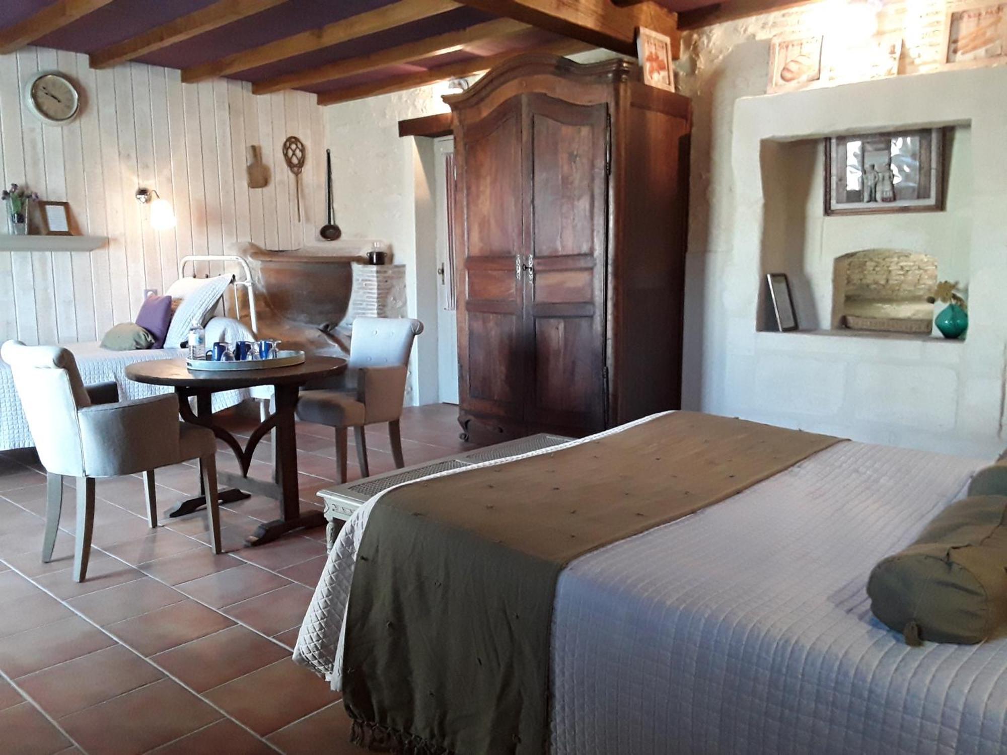 Bed and Breakfast Domaine les Galards à Le Garde Extérieur photo